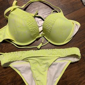 Victoria’s Secret bikini